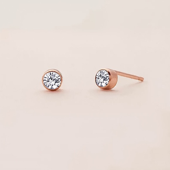 ⚜️[𝟯/$𝟭𝟴]⚜️Rose Gold Rhinestone Bezel Set Stud Earrings NEW - Picture 4 of 7